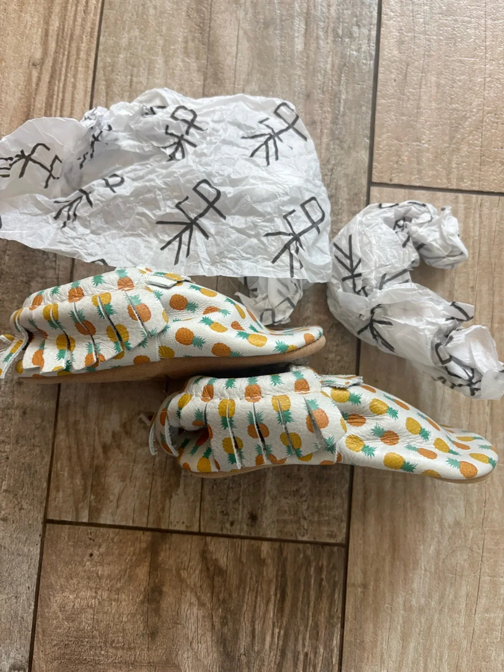 Freshly Picked Pineapple Print baby soft sole Moccasins Size 9 toddler